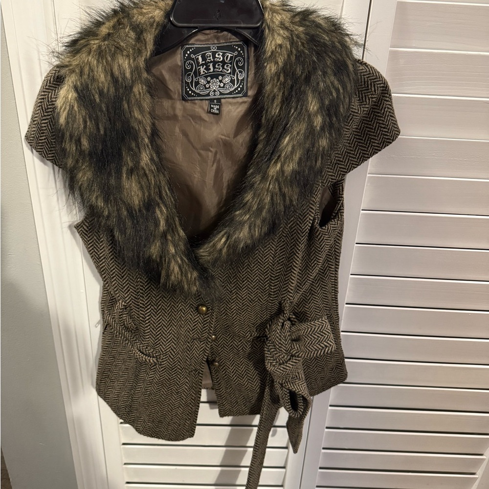 Tass Kiss Herringbone Vest with Faux Fur Collar
